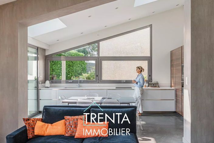 Image No.8-4 Bed House for sale