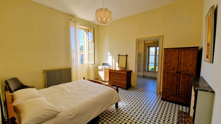 Image No.5-5 Bed House for sale