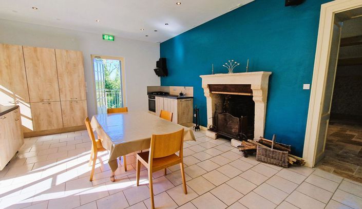 Image No.8-5 Bed House for sale