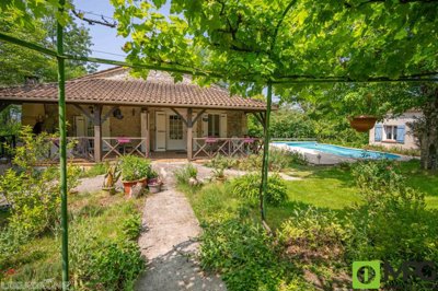 Maison de 4 chambres à vendre à Valeilles