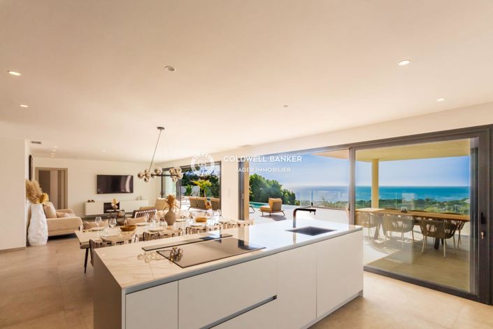 Image No.1-4 Bed House for sale
