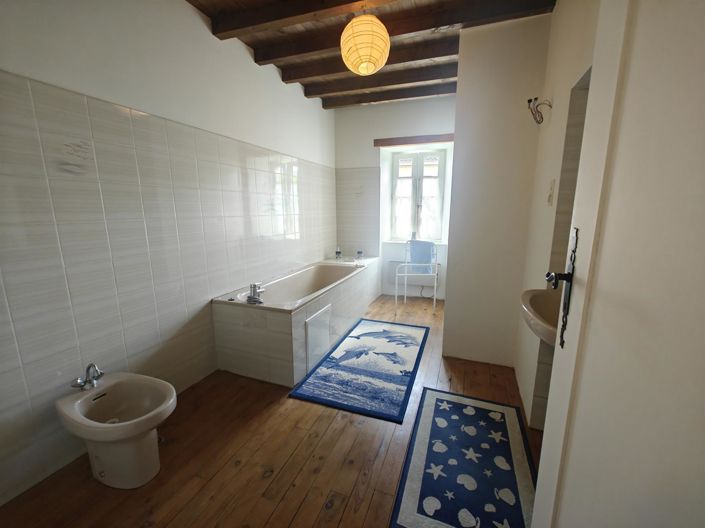 Image No.17-6 Bed House for sale