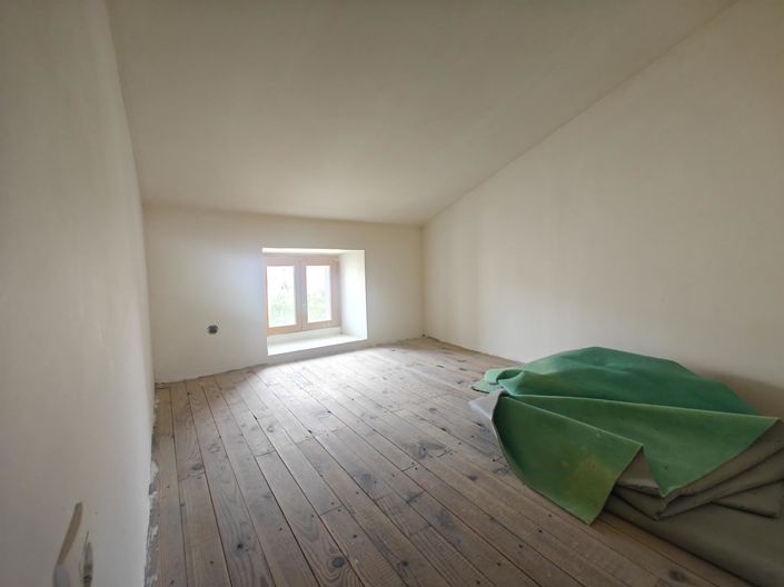 Image No.24-6 Bed House for sale