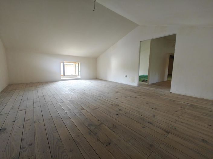 Image No.25-6 Bed House for sale