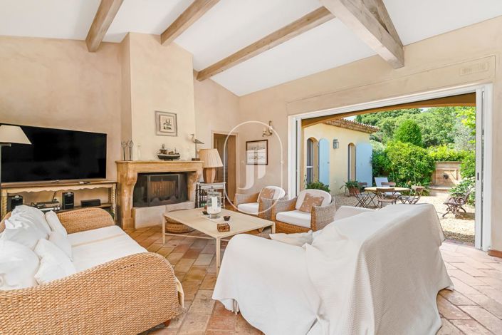 Image No.6-6 Bed House for sale