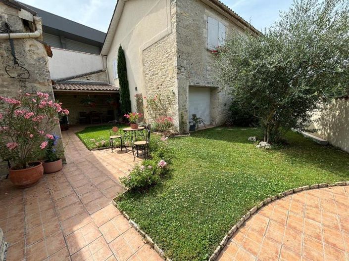 Image No.1-Maison de 5 chambres à vendre à Aigre