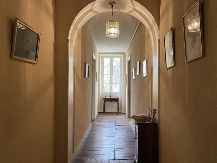 Image No.6-8 Bed House for sale