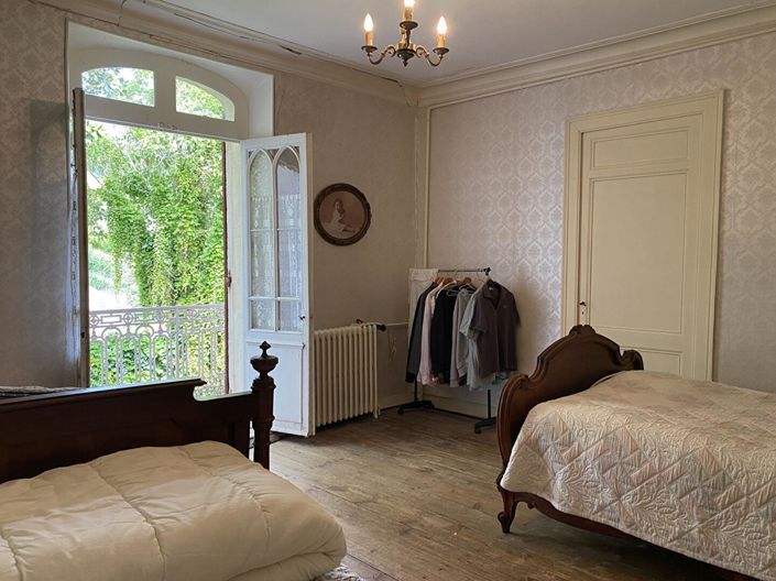 Image No.7-8 Bed House for sale