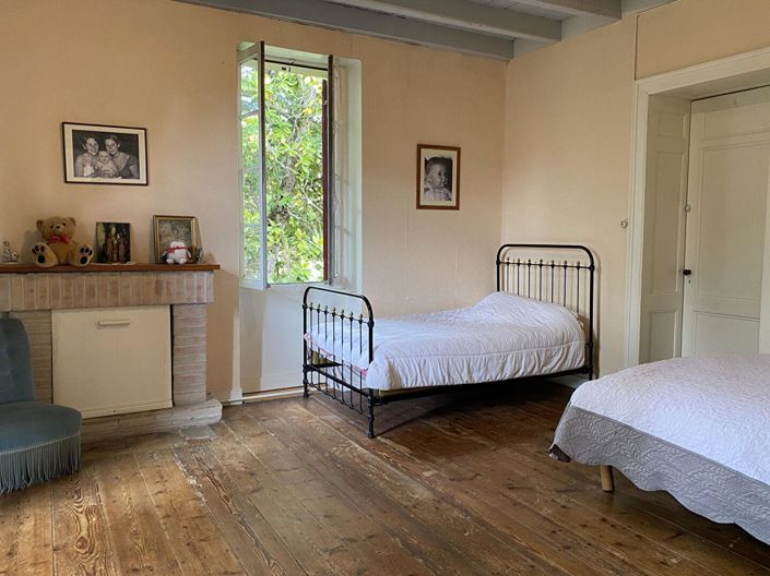 Image No.9-8 Bed House for sale