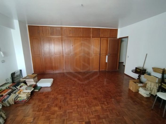 Image No.21-3 Bed Apartment for sale