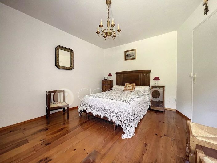 Image No.11-6 Bed House for sale