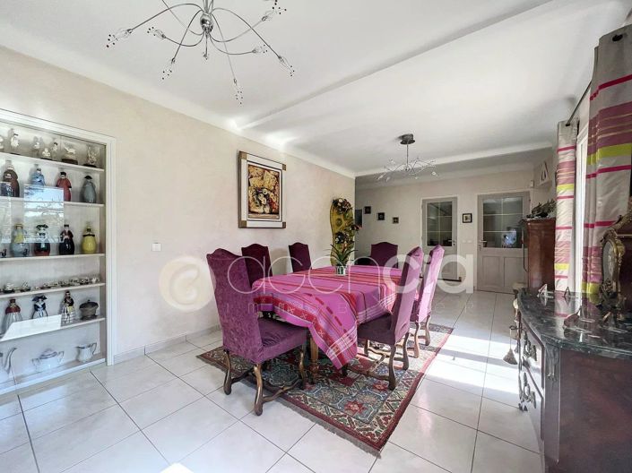 Image No.5-6 Bed House for sale