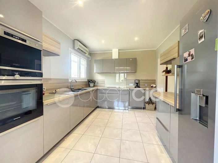 Image No.6-6 Bed House for sale