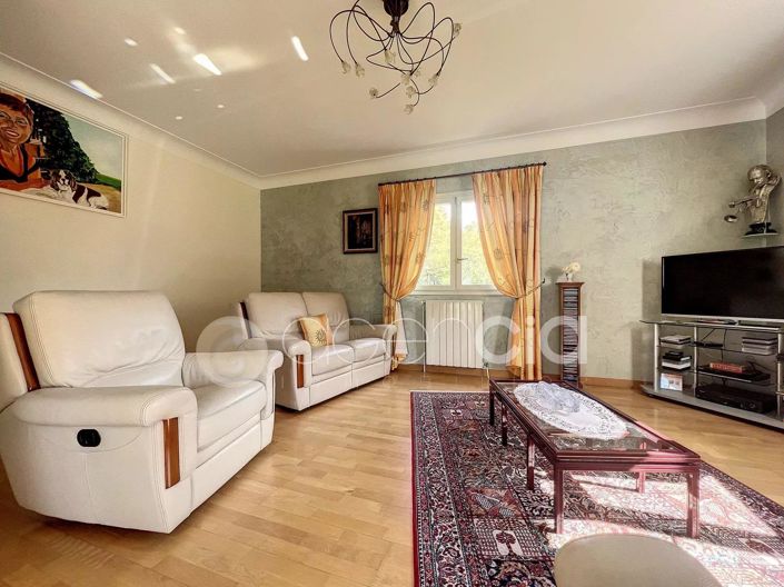 Image No.7-6 Bed House for sale