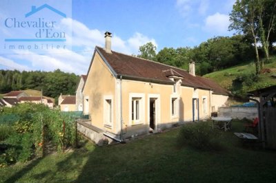 1 - Molosmes, Maison