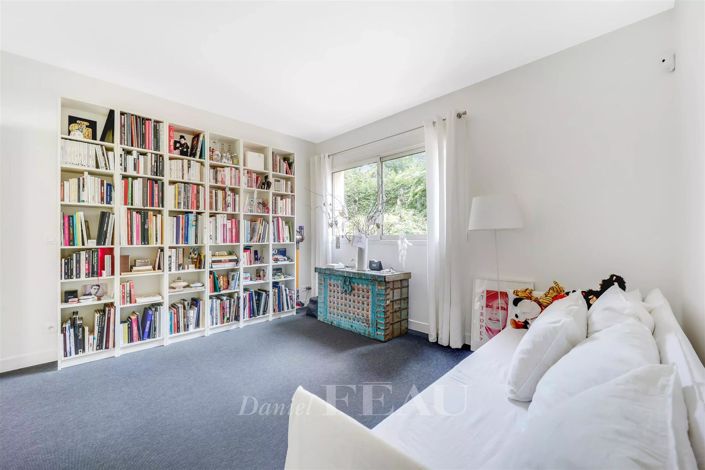 Image No.10-6 Bed House for sale