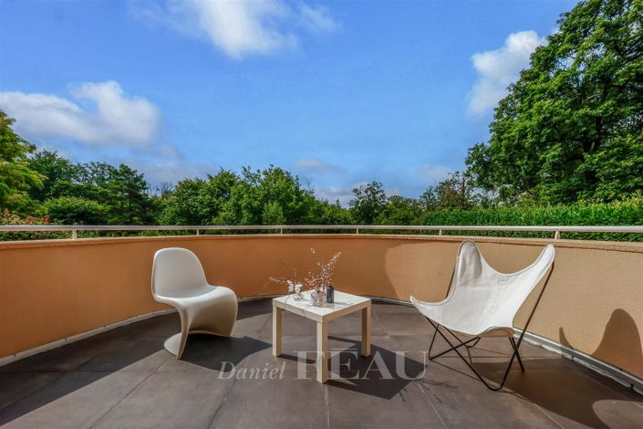 Image No.11-6 Bed House for sale