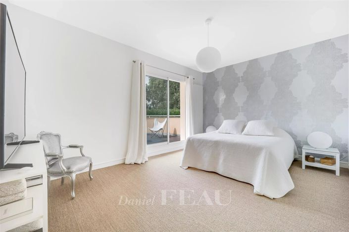 Image No.12-6 Bed House for sale