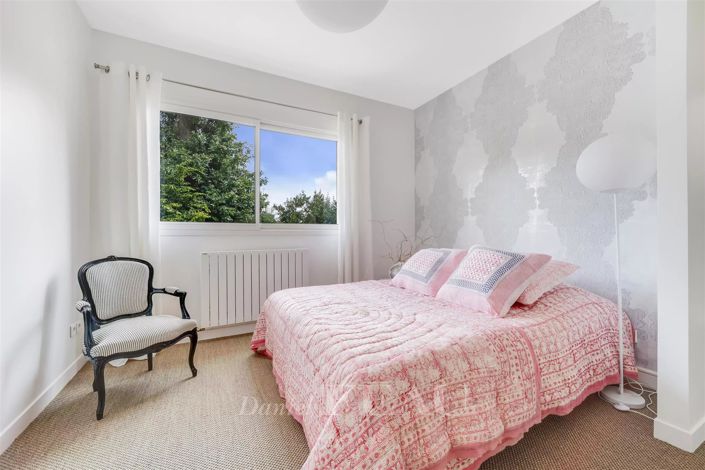 Image No.13-6 Bed House for sale