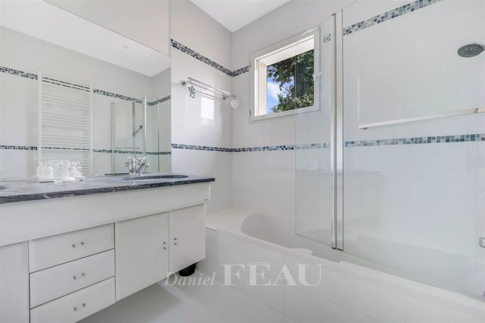 Image No.14-6 Bed House for sale