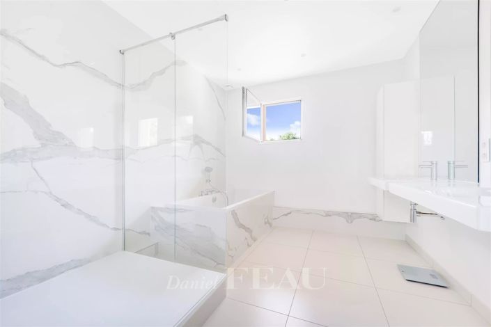 Image No.17-6 Bed House for sale