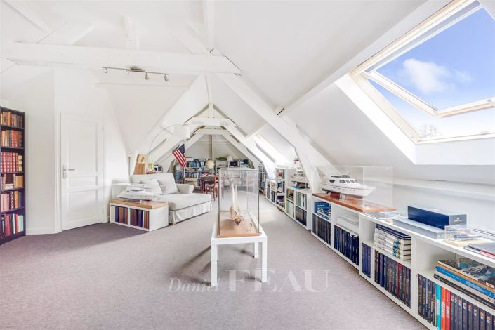 Image No.18-6 Bed House for sale