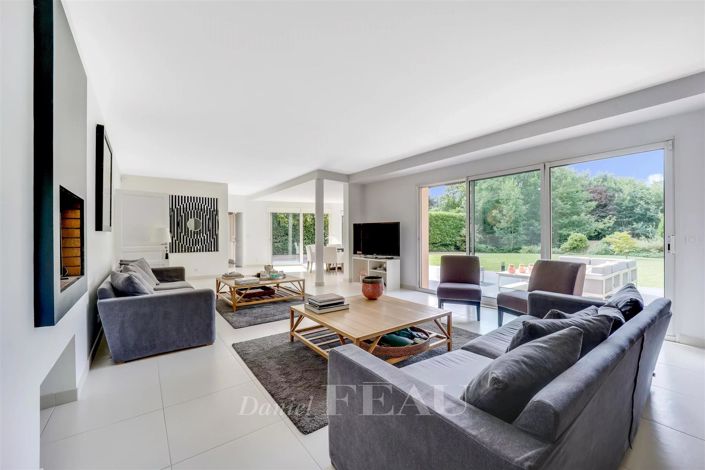 Image No.2-6 Bed House for sale