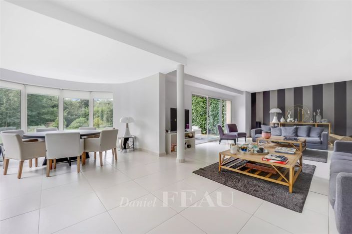 Image No.6-6 Bed House for sale