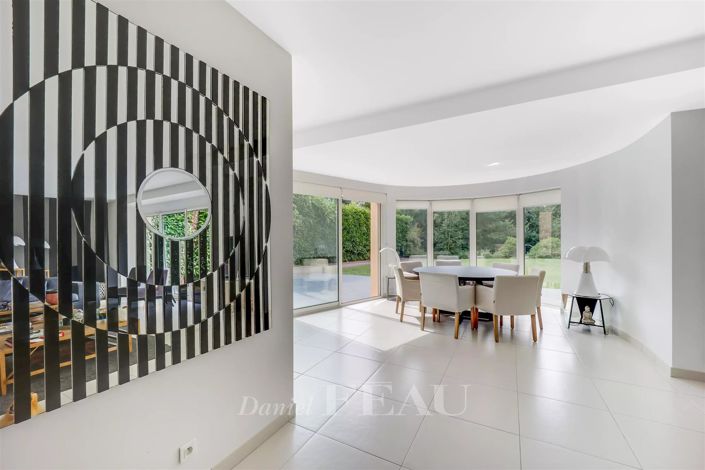 Image No.7-6 Bed House for sale