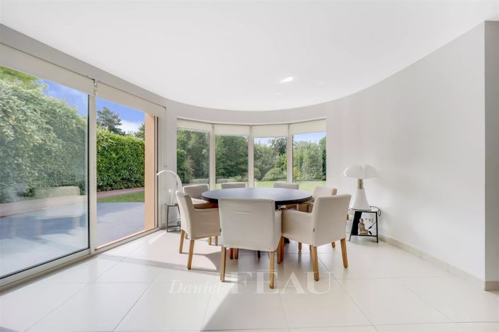 Image No.8-6 Bed House for sale