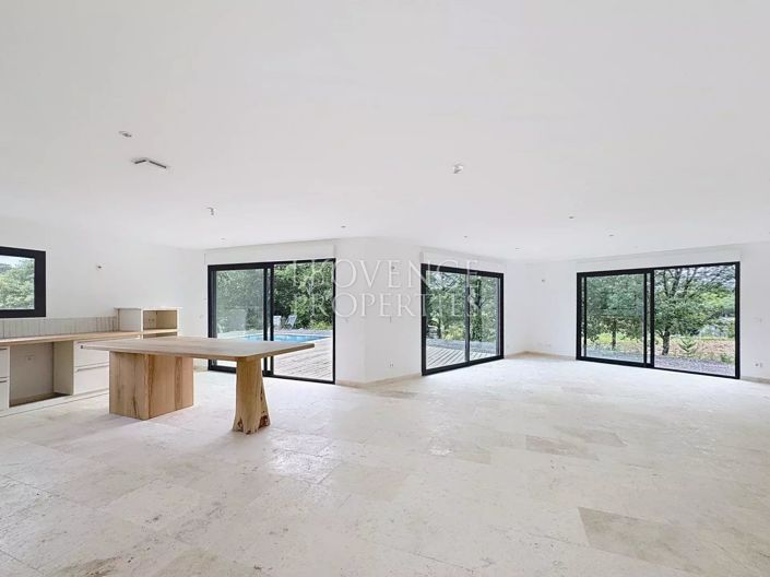 Image No.5-Maison de 4 chambres à vendre à Châteauvert