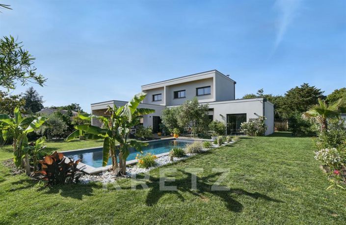 Image No.1-4 Bed House for sale