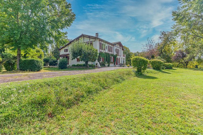 Image No.1-7 Bed House for sale
