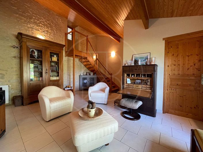 Image No.9-2 Bed House for sale