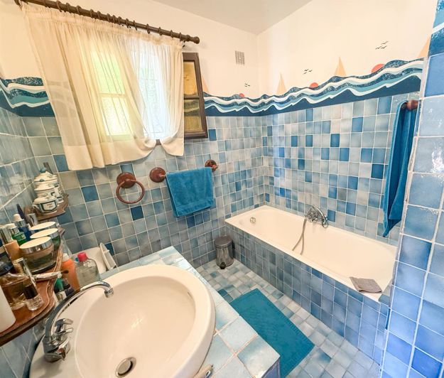 Image No.12-4 Bed House for sale