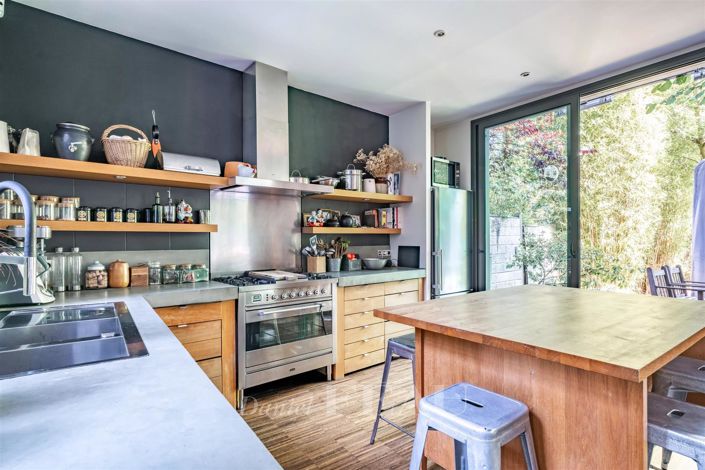 Image No.11-6 Bed House for sale