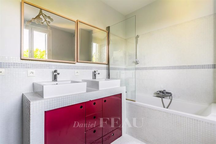 Image No.17-6 Bed House for sale