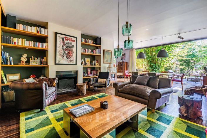 Image No.8-6 Bed House for sale