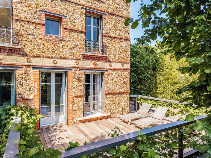 Image No.9-6 Bed House for sale