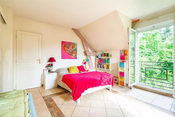 Image No.16-5 Bed House for sale