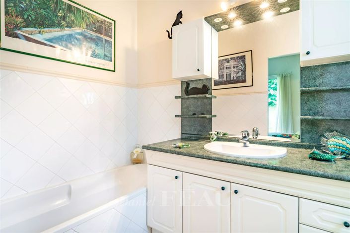 Image No.19-5 Bed House for sale