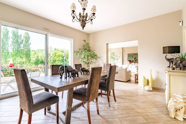 Image No.9-5 Bed House for sale