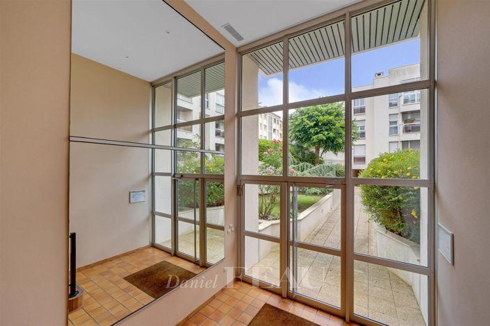 Image No.10-3 Bed Apartment for sale