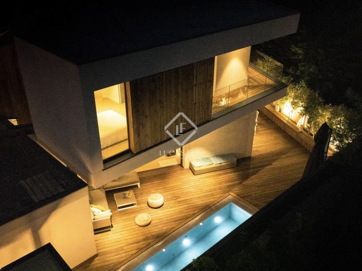 Image No.1-5 Bed House for sale