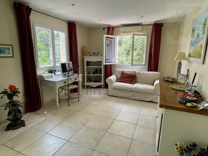 Image No.22-4 Bed House for sale