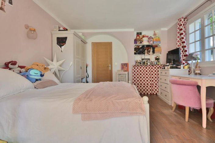 Image No.25-4 Bed House for sale