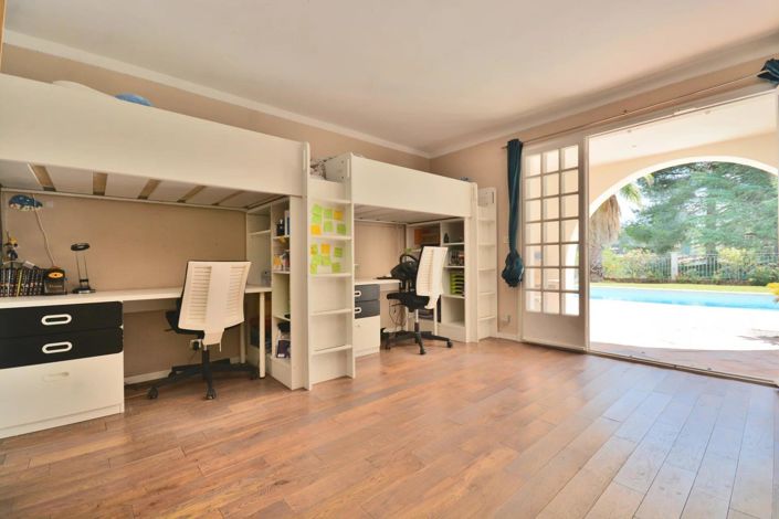 Image No.26-4 Bed House for sale