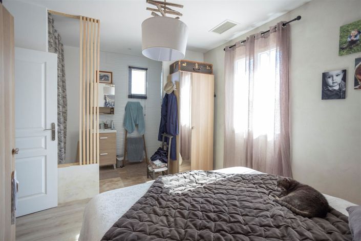 Image No.10-3 Bed House for sale