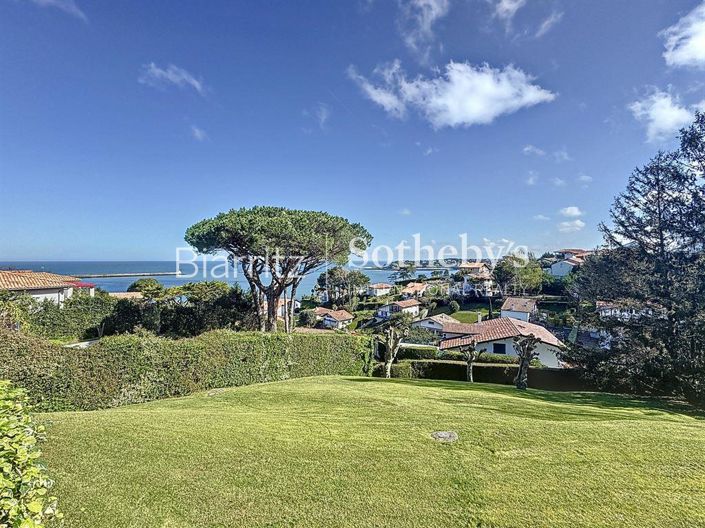 Image No.1-6 Bed House for sale