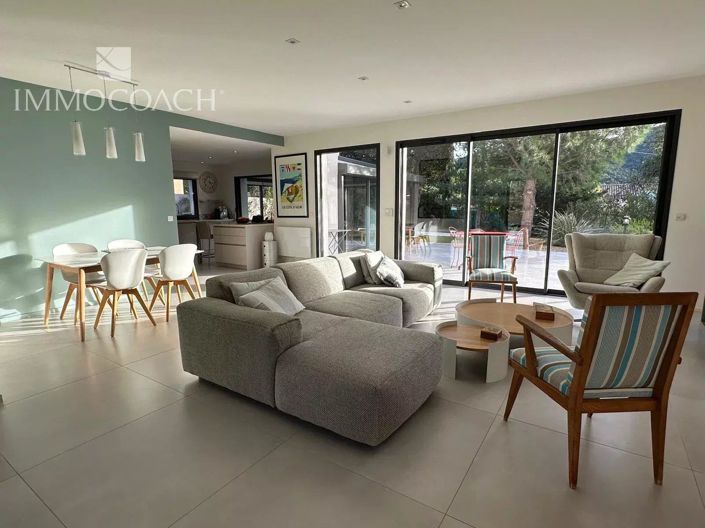 Image No.1-3 Bed House for sale